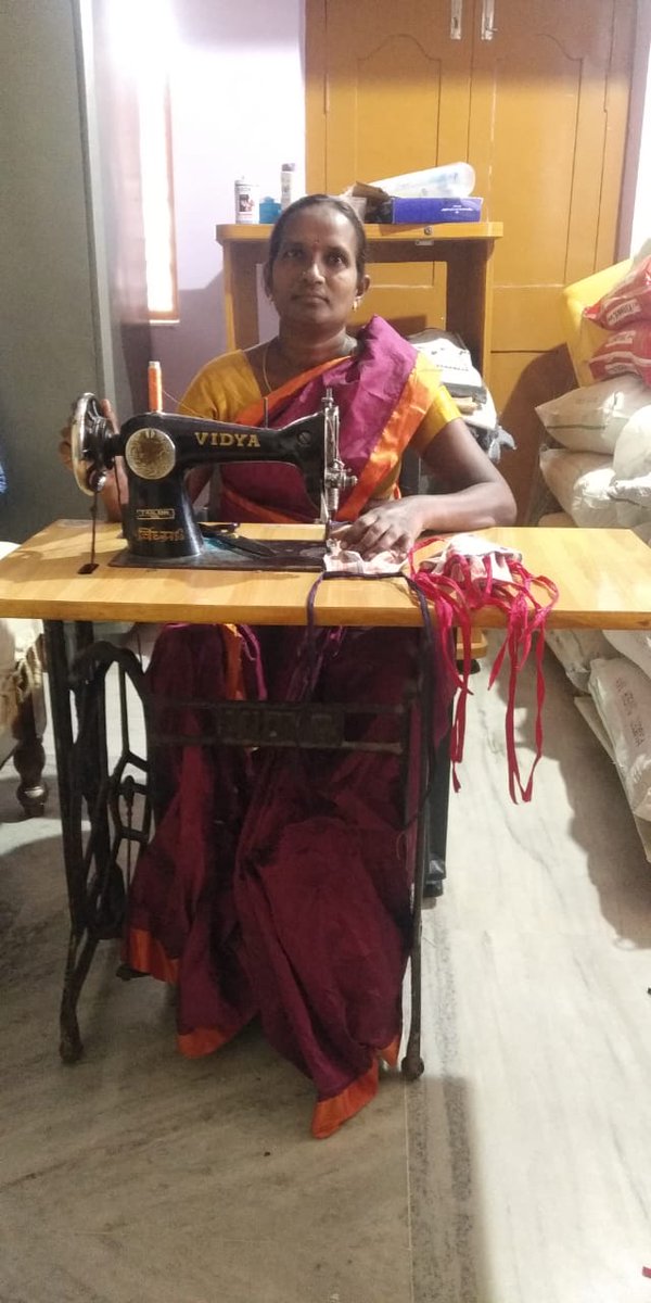 tungaturti's tweet photo. Our Anganwadi functionaries under #ICDS programme in Tirumalagiri are delivering Take Home Ration at the doorsteps of beneficiaries while taking preventive measures and maintaining social distance to prevent the spread of #COVID19 disease. 
#POSHANabhiyaan
#NNMtelangana https://t.co/dlIRVS73o0