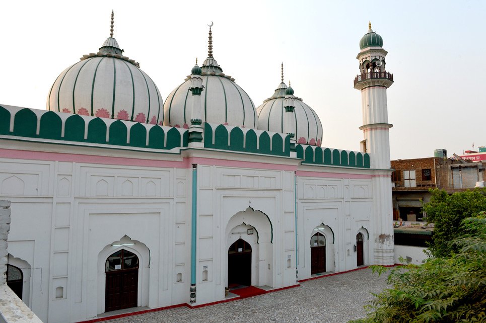 MosquesOf's tweet photo. Built in the 19th century this is the Jama Masjid of #Sirsa, which was constructed in a similar fashion to that of other Jama Masjids of #Haryana. Its towering minarets overlook the town.
PC: Haryana Tourism
Coordinates: 29°32'04.5"N 75°01'44.0"E
#indiauntold #storiesofindia https://t.co/owR5FUf9HE