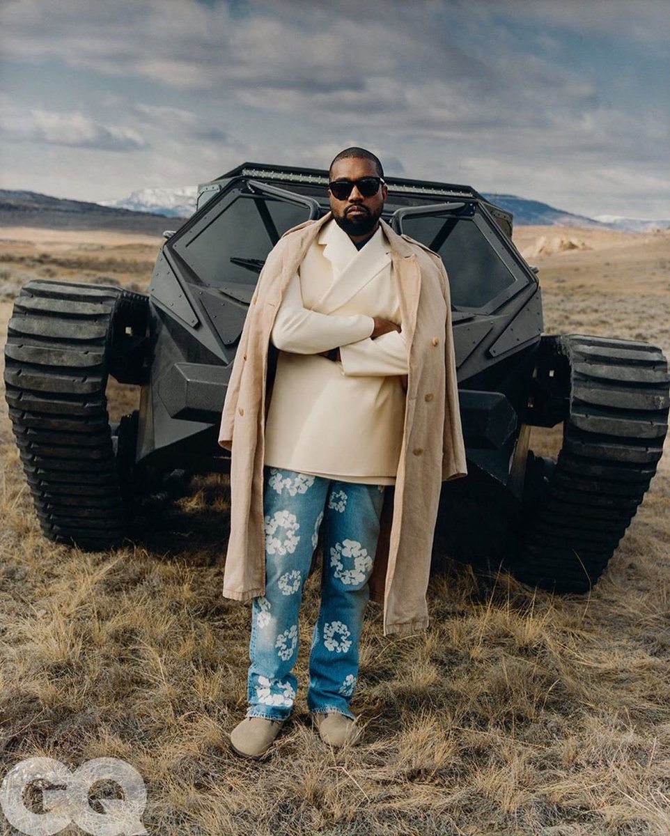 GearToGear's tweet photo. KANYE WEST &amp; HIS SHERP  
.
📸 gq &amp; tylersphotos #Kanye #KanyeWest #sherp #sherpusa #GEAR2GEAR https://t.co/sMVMTSurbF