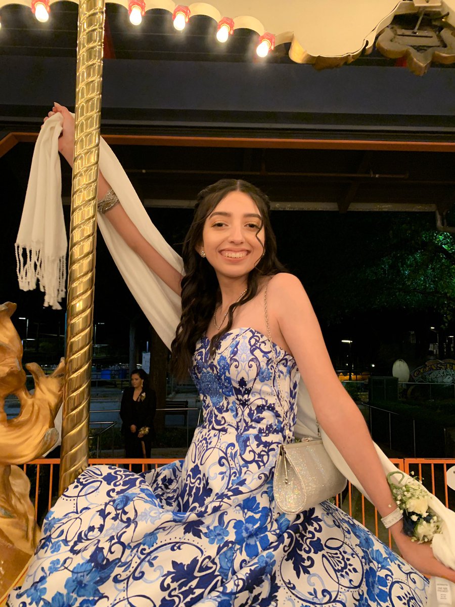 Alexia__Cortez's tweet photo. Throwback to 2019 Prom✨ #TigerDanceWeek @LosBanosTigers https://t.co/xuJ8g42pSG