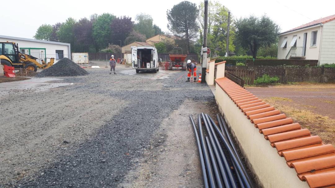 f_boudaud's tweet photo. Grâce à #MaugesCommunaute , mes équipes @Veolia_FR reprennent ce matin 1 chantier de canalisation #Eau  à #OreedAnjou : ds le respect des procédures Mauges Communauté &amp; du plan de continuité #PCA de #Veolia #planderelance #COVID19
@AndreMARTIN126 @didierhuchon @RoueMauges #Anjou https://t.co/JGT9NXu0g9