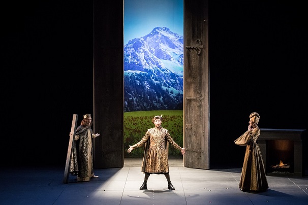 anaclasemusique's tweet photo. Créé en mars 2019 à Lille, "Trois contes", nouvel opéra de Gérard #Pesson : Laurent #Bergnach signe notre chronique @OperaVision_eu | https://t.co/7cwtJujuNj https://t.co/SU8bhq1GnT