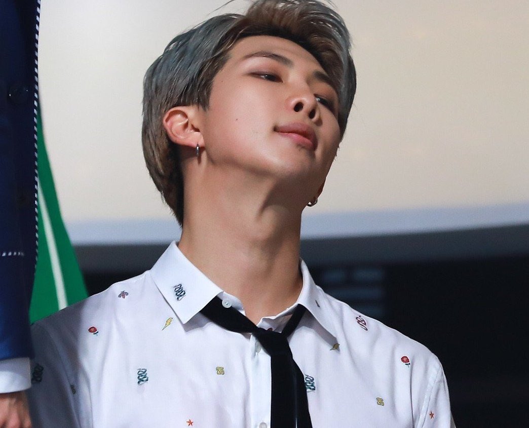 A thread to appreciate Namjoon& #39;s Adam& #39;s Apple