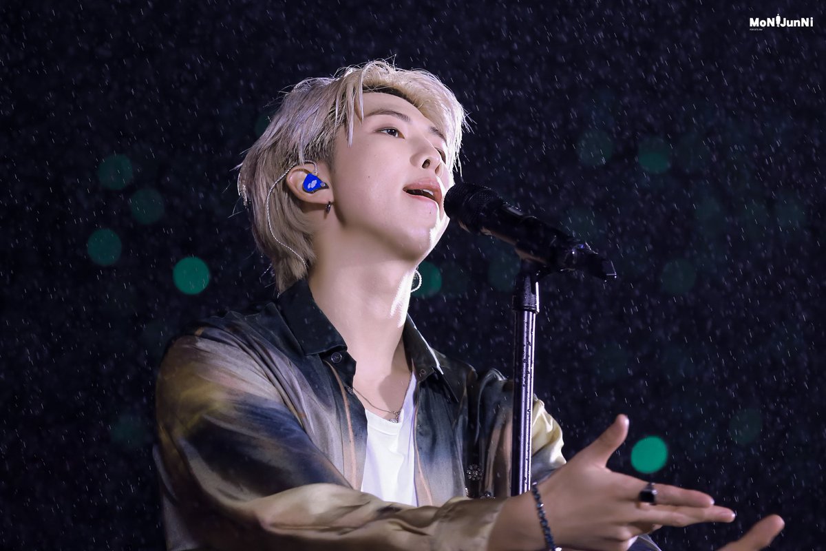 A thread to appreciate Namjoon& #39;s Adam& #39;s Apple