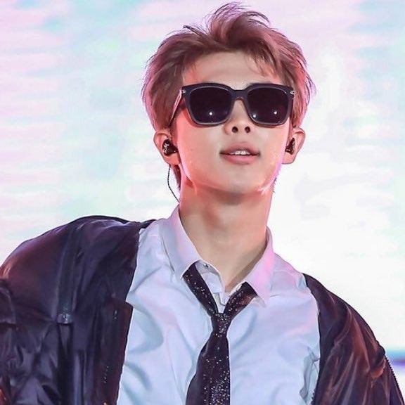 A thread to appreciate Namjoon& #39;s Adam& #39;s Apple