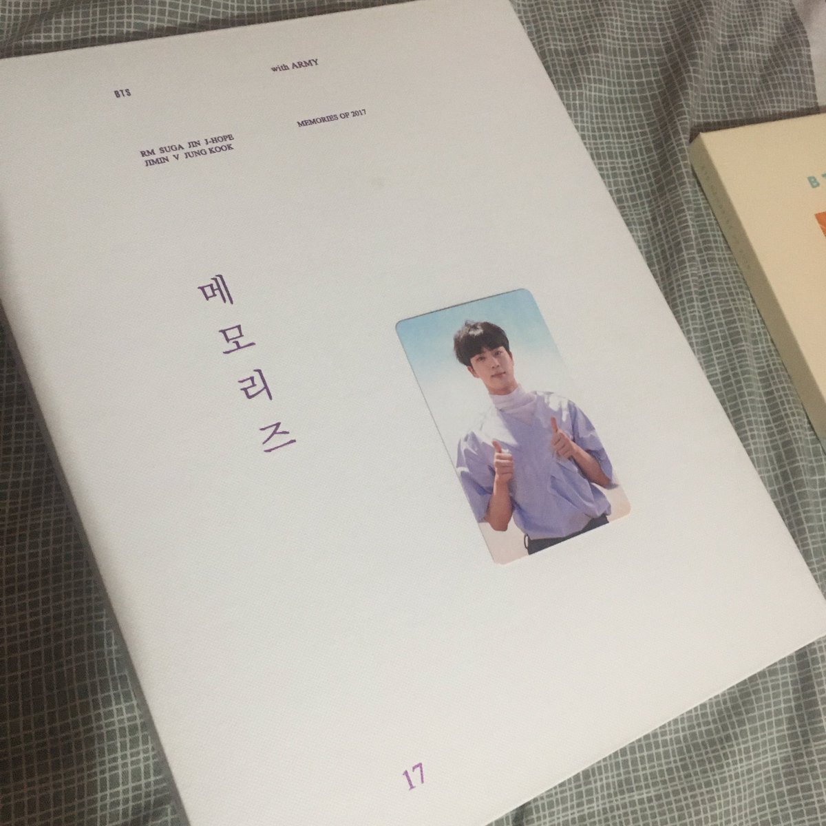 HopeMNLPH's tweet photo. anyone interested in them? 🥺 badly need funds for uni huhu i'm letting my rares go https://t.co/RWKQeRZJGn