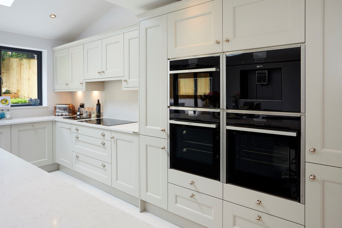 thekbsa's tweet photo. Thanks to @AshfordKitchens for sending in this fantastic project.

A beautiful limestone and anthracite combination with contrasting appliances.

Looks fantastic!

#kbsa #design #kbb https://t.co/O4zRN5de9m