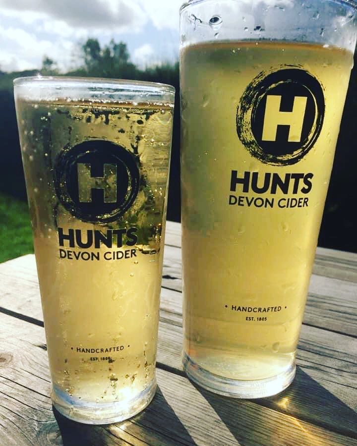 Huntscider's tweet photo. If you’ve had a sunny cider session this wknd & would like a home delivery this week please DM us. It’s set to be a beautiful week so do your bit and stay home #stayhome #haveahunts #tisproper #huntscider #devontothecore #ilovecider #itsinourblood #familybusiness https://t.co/GK0KPlo1Np
