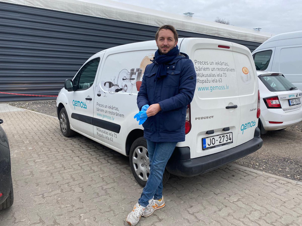 A_Reizenbergs's tweet photo. Paldies Gemoss par palīdzību ar auto. No šodienas pa ceļiem "Gardā siļķe kažokā" un citi gardumi ripos ar šo skaistuli! Starp citu, mums šodien paliek viens mēnesis,  tā ka svinam un uzsūti savu gardumu pie mums! 👌 Lai jauka diena visiem! 😘 https://t.co/eOK1Kfk2bv. Paldies! https://t.co/u6Y8JD0Jbo