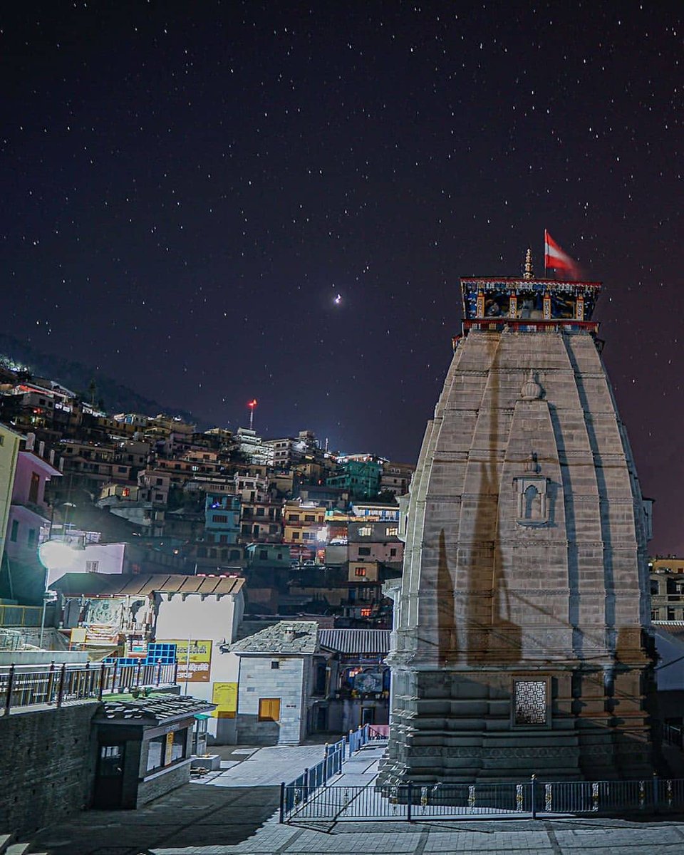 There will be a devastating landslide in this area.This all will happen when the right arm of Narasingha idol of Narasingha temple of Josimath willFall down.Legend believed that one arm of Narashinga idol is eventually becoming thinner day by day @almightykarthik  @PramodpandaVk