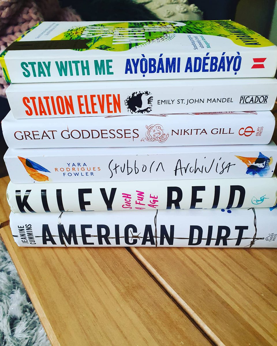 ReadsRina's tweet photo. I think white books are my new favourite! 😍 #whitebookstack #whitebooks #booklover https://t.co/7VOuAjNCTp