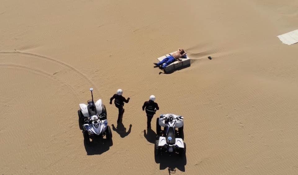 Vennero in sella due gendarmi,
vennero in sella con le armi:
chiesero al vecchio se lì vicino 
fosse passato un assassino.
Ma all'ombra dell'ultimo sole, 
s’era assopito il pescatore.
E aveva un solco lungo il viso,
come una specie di sorriso
#coronarvirusitalia #quarantena
