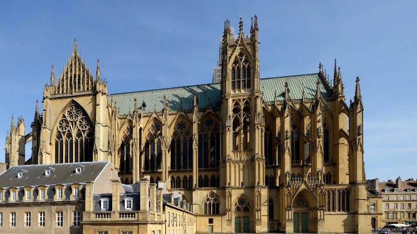 Mais ça aussi ça fait partie de ce qu'est une cathédrale, et de ce qu'y trouvent des gens parfois très éloignés des enseignements de l’Église. Il est fréquent que les visiteurs viennent me voir dans ma boîte pour avoir le plaisir de partager avec moi leurs hérésies. 33/