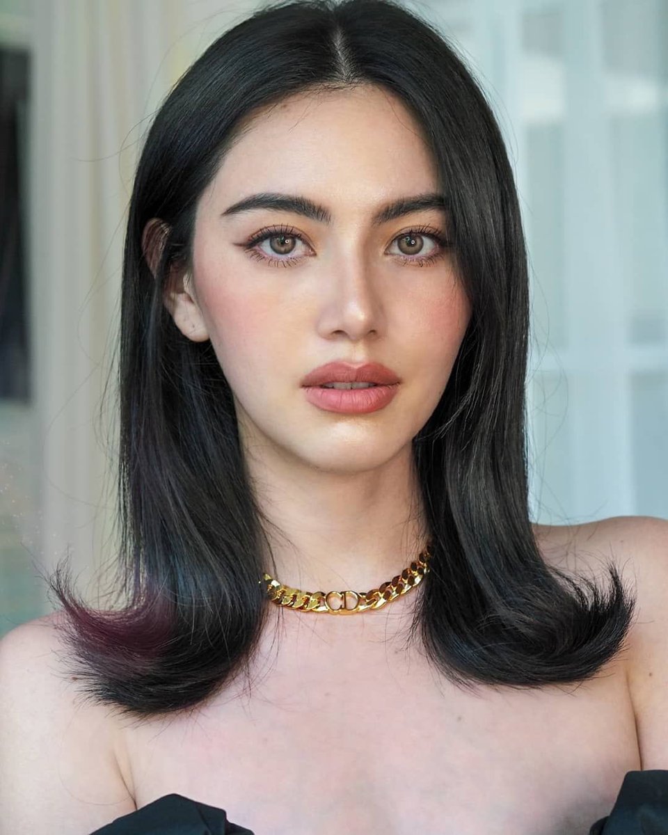 グレープフルーツさん 最近見つけたタイのモデルさん 目の色綺麗で雰囲気から美人 でもって何よりレベチで細い