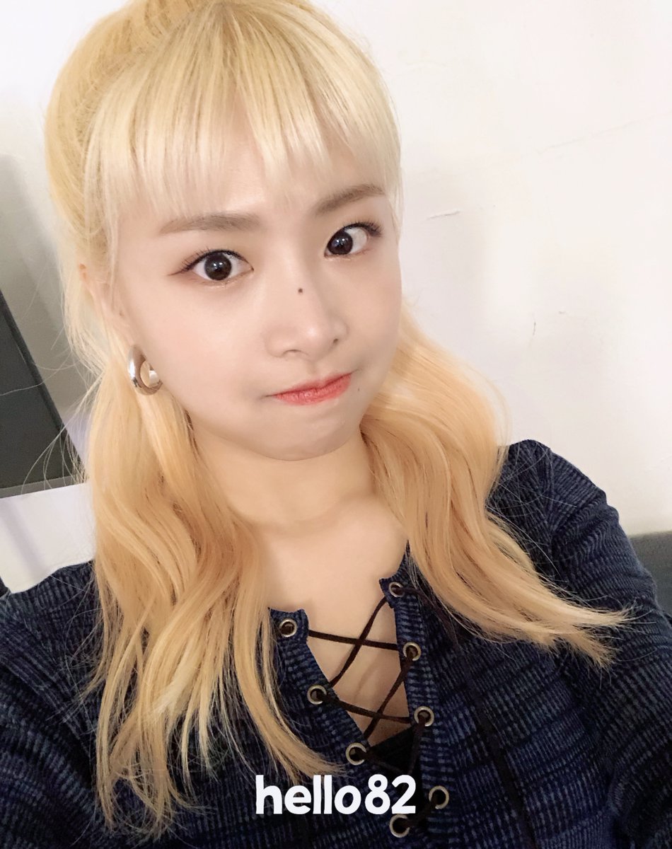 hello82official's tweet photo. [🎬] Our loving @APRIL_DSPmedia girls ♥️ Enjoy their selfies until we release our NEW content! 

COMING SOON! 
⏰ April 22nd, 8PM KST 
▶️ https://t.co/Q23aM39t9e

#hello82 #APRIL #APRILxhello82 #QuestionParade_APRIL https://t.co/SjaCMIsiLT