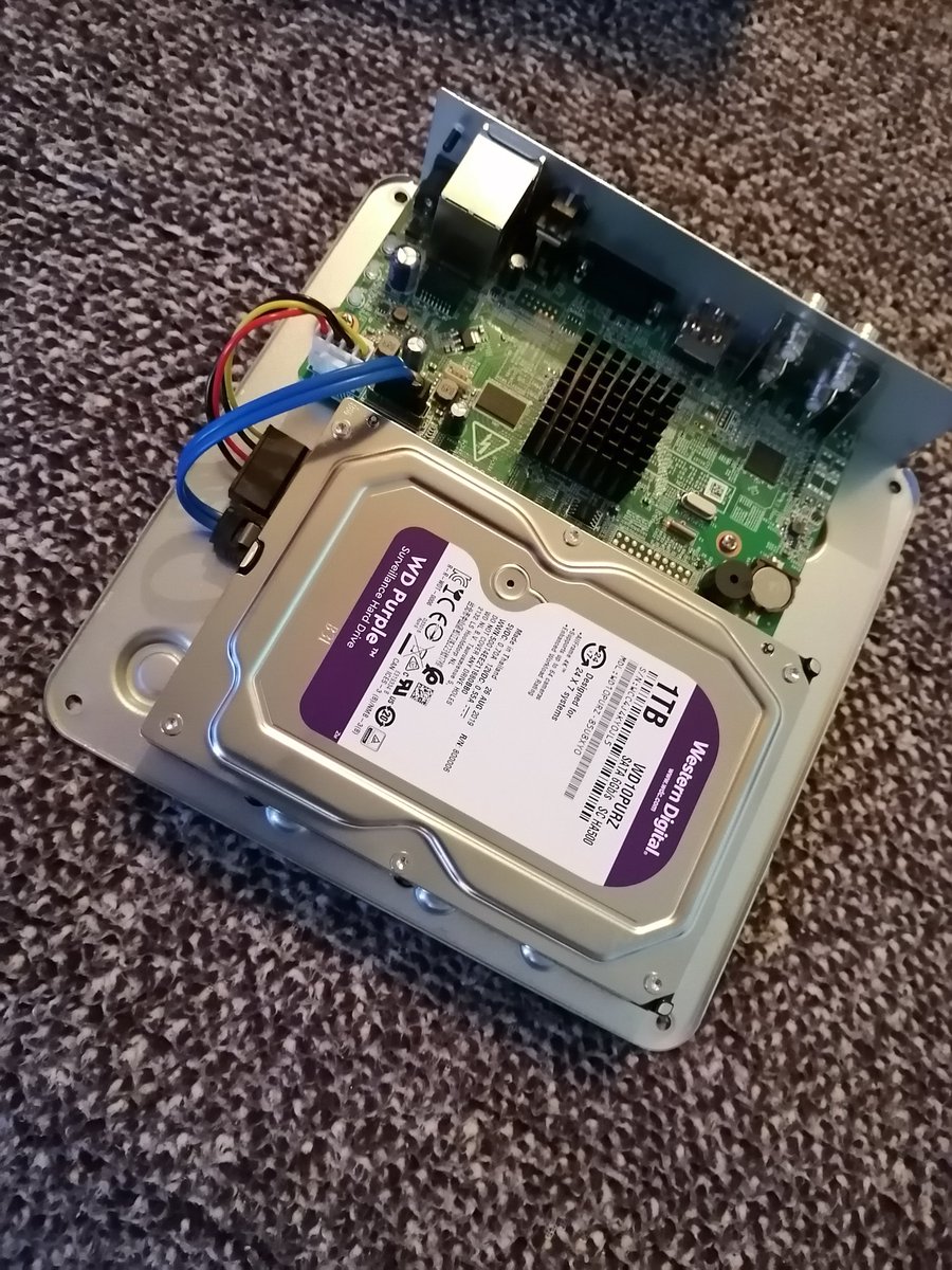 SecuriteElohim's tweet photo. Kit de 4 cámaras de seguridad
4 cámaras de HD 2.3 mp 1080p
1 DVR para 4 cámaras
1 Disco duro de 1000gb
1 Fuente de alimentación
4 pares de conectores de vídeo
4 conectores de luz
Configuración a máximo 5 celulares
Con 1 año y medio de garantía https://t.co/YTTNHGW4rc