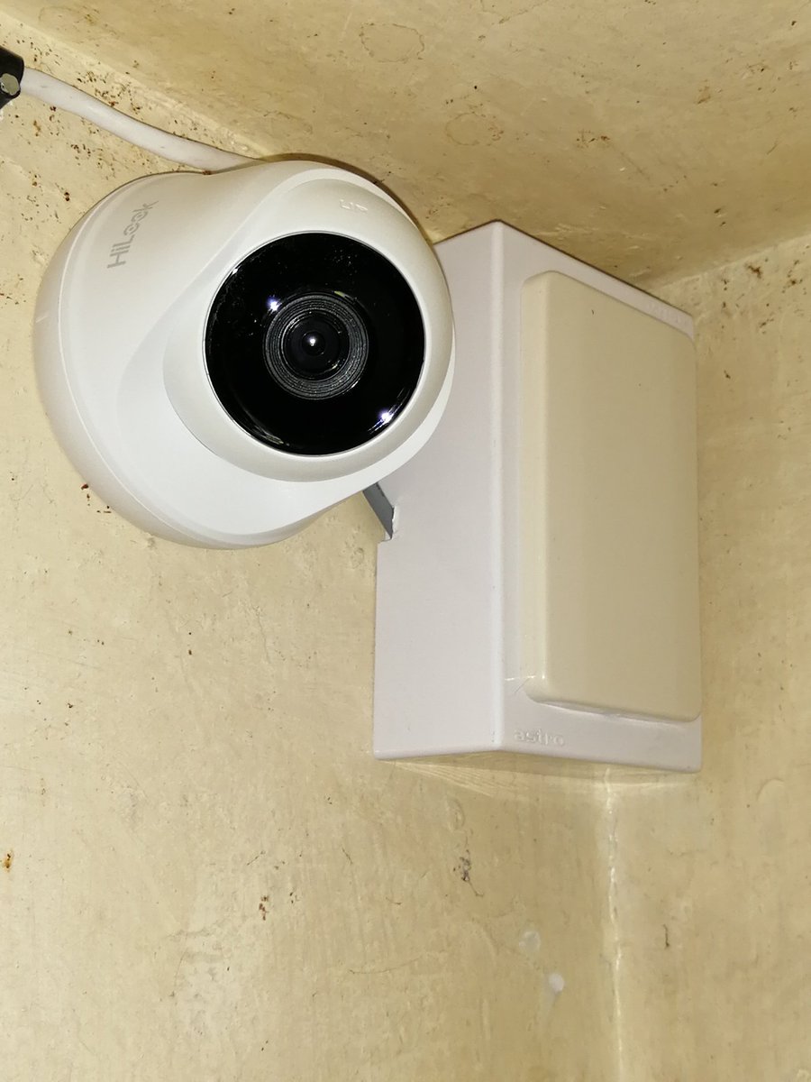 SecuriteElohim's tweet photo. Kit de 4 cámaras de seguridad
4 cámaras de HD 2.3 mp 1080p
1 DVR para 4 cámaras
1 Disco duro de 1000gb
1 Fuente de alimentación
4 pares de conectores de vídeo
4 conectores de luz
Configuración a máximo 5 celulares
Con 1 año y medio de garantía https://t.co/YTTNHGW4rc