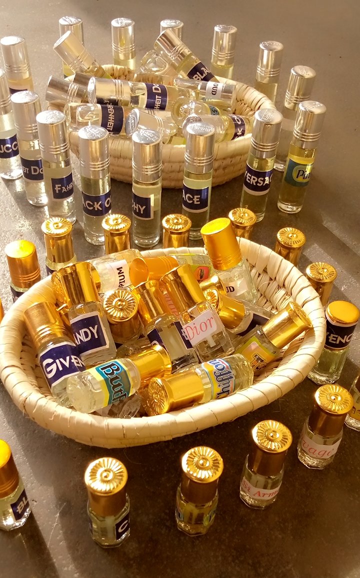 iyeli_blessing's tweet photo. When I am not online looking for trouble🤣🤣
I am doing this looking for money💵💸💴

A baby girl needs to eat🥣
A baby girl sells oil perfume ( wholesale)
A baby girl can waybill even with the lockdown.🚌🇳🇬
Patronise a baby girl https://t.co/v2LtcYflAp