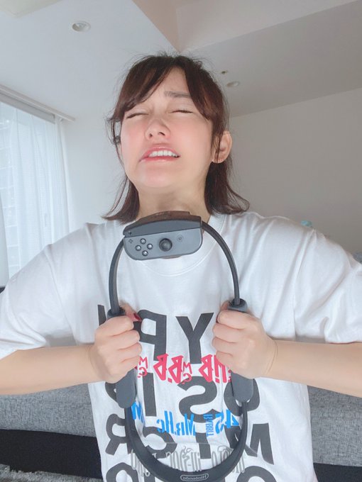 お友達のDJさんがリングフィットを送ってくれたので、さっそく今日からはじめたけど、結論から言うとこういうゲーム&rarr;(2枚目) https://t.co/wnHfKD1C5c<a href="/tag/%E3%83%93%E3%82%AD%E3%83%8B%E3%81%AE%E6%97%A5"class="tags"><span>#ビキニの日</span></a>