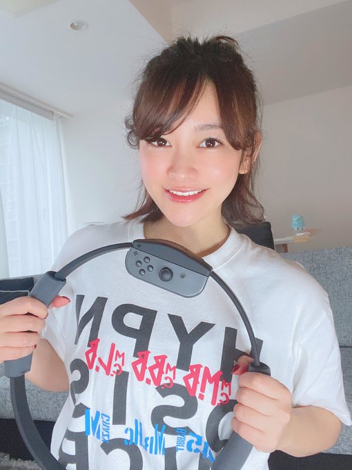 お友達のDJさんがリングフィットを送ってくれたので、さっそく今日からはじめたけど、結論から言うとこういうゲーム&rarr;(2枚目) https://t.co/wnHfKD1C5c<a href="/tag/%E3%83%93%E3%82%AD%E3%83%8B%E3%81%AE%E6%97%A5"class="tags"><span>#ビキニの日</span></a>