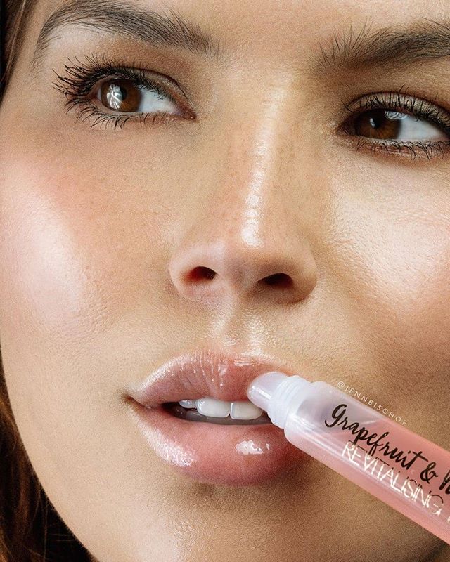 We may be stuck indoors, but we still be glowin' 💫  and we still be hydratin' those lips 💁 👄 #FruitBurstLipOil in Grapefruit and Yuzu 📸 : <a href="/jennbischof/">Jenn Bischof</a> 🛍 <a href="/Sephora/">Sephora</a>