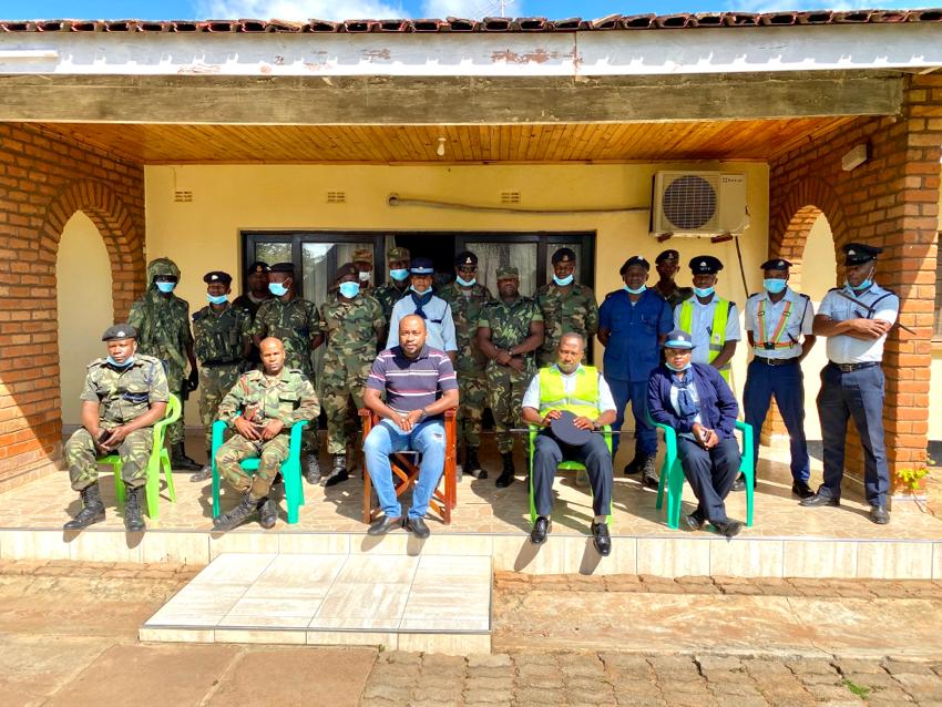 HisInkosi's tweet photo. YEBO, our security agents: MDF, Police, Immigration alongside tax officials, MRA, doing their best in patrolling our borders as a way of controlling illegal entries in the wake of #COVID19.  I was honored when the group paid a courtesy call at the Royal Headquarters today. https://t.co/E3UTsdG9Dw