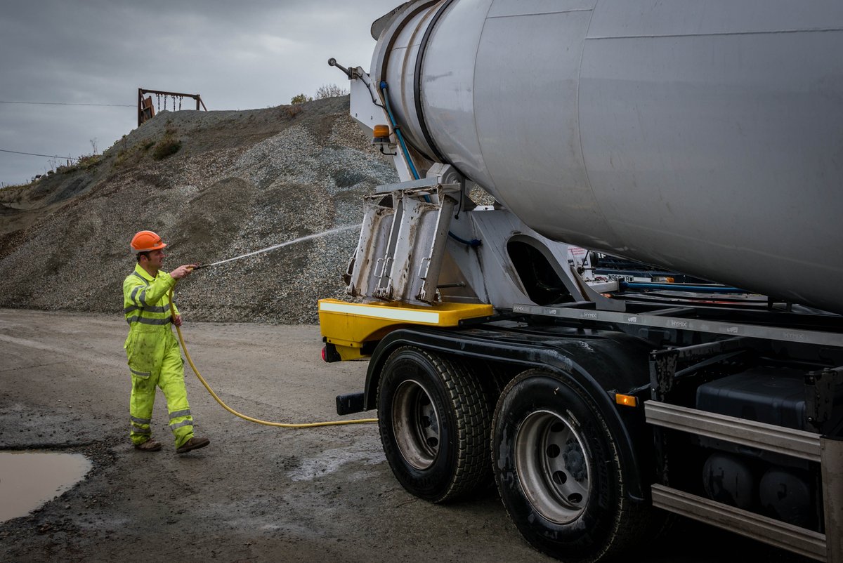 JonescoGroup's tweet photo. #AWAYWASH on-board concrete washout system.
🌳 Protect the environment
♻️ Re-use or recycle washout water
🔤 Avoids clean-up work on site
2️⃣ Available in two capacities. 45 and 55 litres
https://t.co/OwnjtHFm23 https://t.co/BGMxMhMzkb