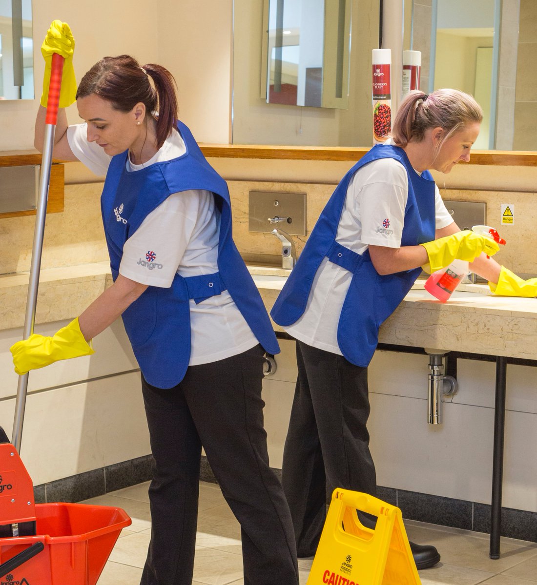 CleaningMatters's tweet image. How can employers support cleaning operatives both during and after the COVID-19 pandemic? 

And, in doing so, how can they reap business benefits?
cleaning-matters.co.uk/supporting-cle…