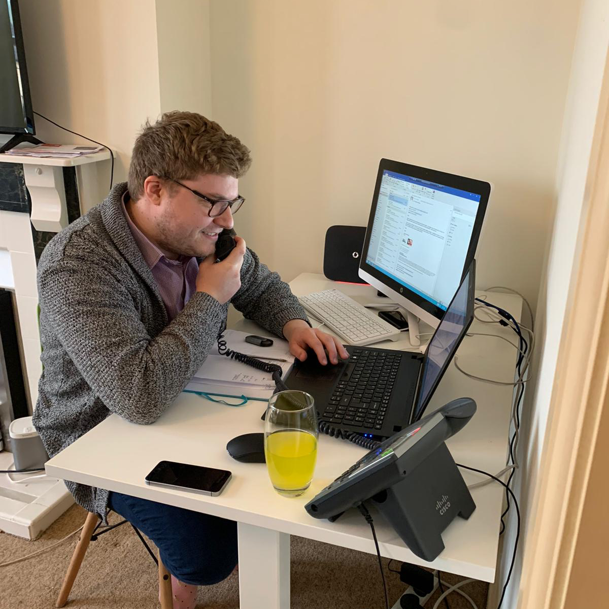We hope you’ve all had a good weekend! Kuba has a great set up and is ready for another week working from home. Don’t forget to check out our Facebook posts to keep up to date with our latest job roles #workingfromhome #WFH #limerecruit #hospitality #homeoffice