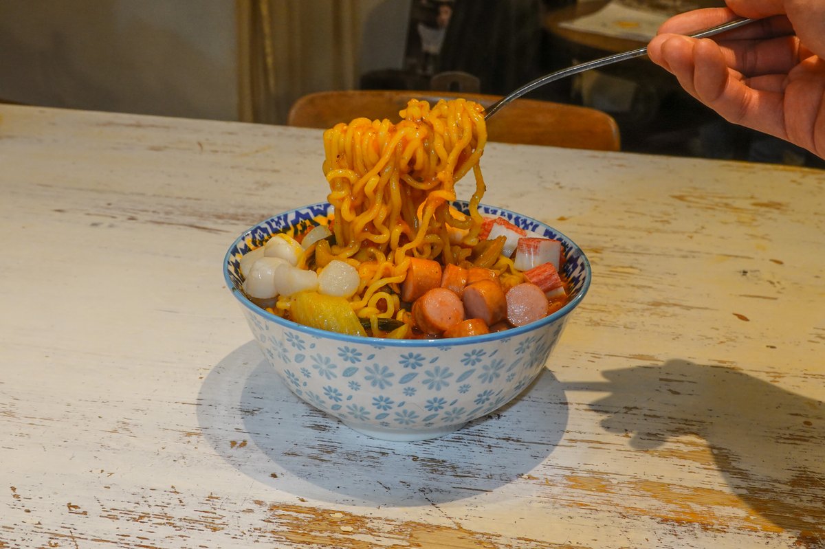 o8topus's tweet photo. Like instant noodles? How about upgraded Shin Ramyun 신라면 with tomato base and pak choi? The bowl of noodles becomes more interesting thanks to the addtion of scallops, prawns, Frankfurter Würstchen, and seafood sticks.

Ps I only used half of the soup base powder bc too spicy. https://t.co/cNBJ6z7BgJ