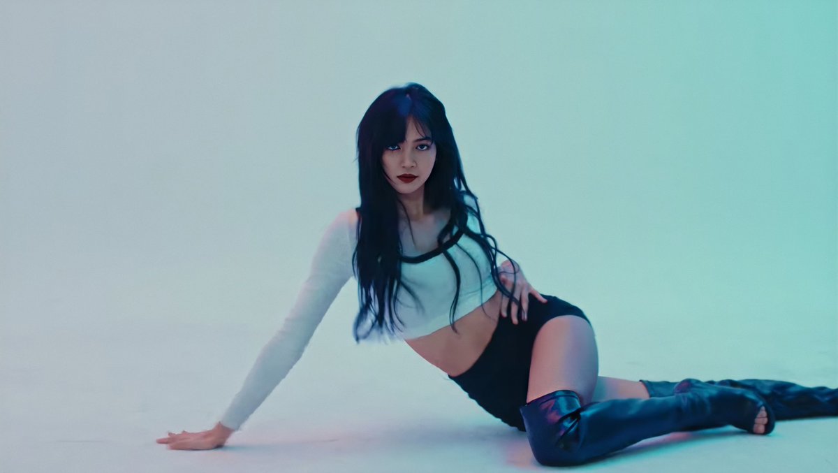 Lalice_TH's tweet photo. Like a 🔥
#lilifilm
#LILIDANCE
#LISA
#BLACKPINK
#LisaBLACKPINK
#LISAMANOBAN
#리사 https://t.co/6sRartrAOR