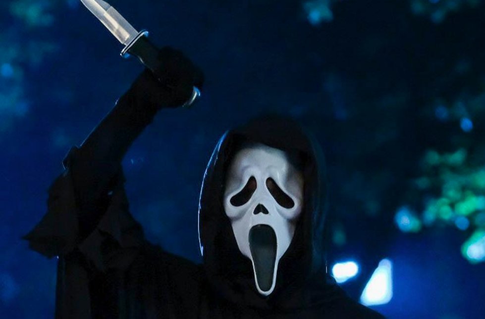 modytalkmovies's tweet photo. #ScreamResurrection (2019)
"The story of Deion Elliot, a local football star in Atlanta, who is tormented by the events of his tragic past. As Ghostface uses his darkest secrets against him and continues with a killing spree" https://t.co/FdrCvxLv5n