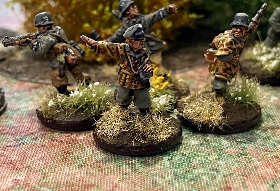ABurjassot's tweet photo. Cómo molan esos alemanes en 15 mm pintados por nuestro socio Cruentis.
#Flamesofwar #WWII #Operationsquad #paintingminiatures #wargames #warmonguers #tabletop #miniaturemonday #Citadel #Vallejo #Scale75 #contralamareagris #yomequedoencasa #Cuarentena https://t.co/SHrvU7SHVz