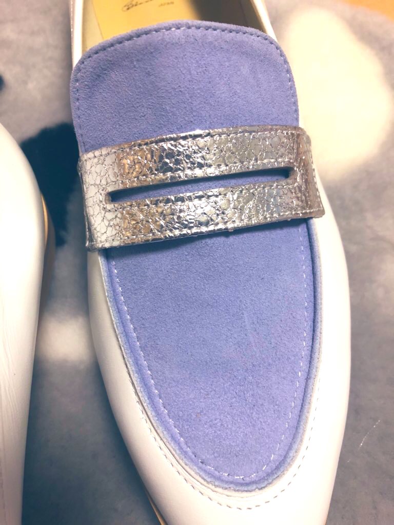 nakachi1217's tweet image. 世界に１つのオーダーシューズ届いた😍💓
ベースの形から革の素材、色まで細かく指定できるから1時間近く悩んで決めたデザイン✨結局この色合いに落ち着く😂❄️
早くこれ履いてお出かけしたいよー😂💓
#MARNON #オーダーシューズ