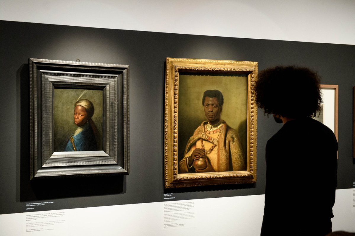 Een week na de opening moest de tentoonstelling 'HIER. Zwart in Rembrandts tijd' in het <a href="/Rembrandthuis/">Museum Rembrandthuis</a> dicht. Nu is een bezoek toch mogelijk door een mooie mini-docu, waarin ook een bruikleen van het RKD te zien is: youtu.be/yTRI161zY_g #MuseumFromHome #NMW2020
