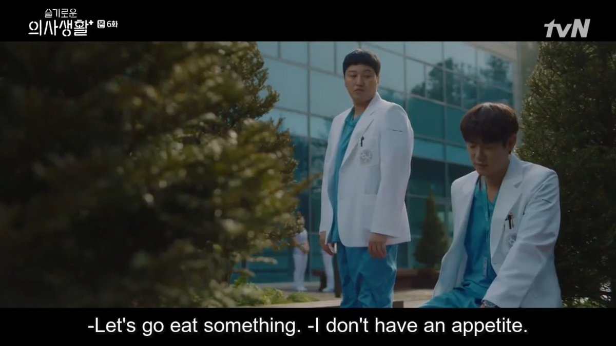 Eating is not important to Jeongwon when he is concern with his patients  #HospitalPlaylist