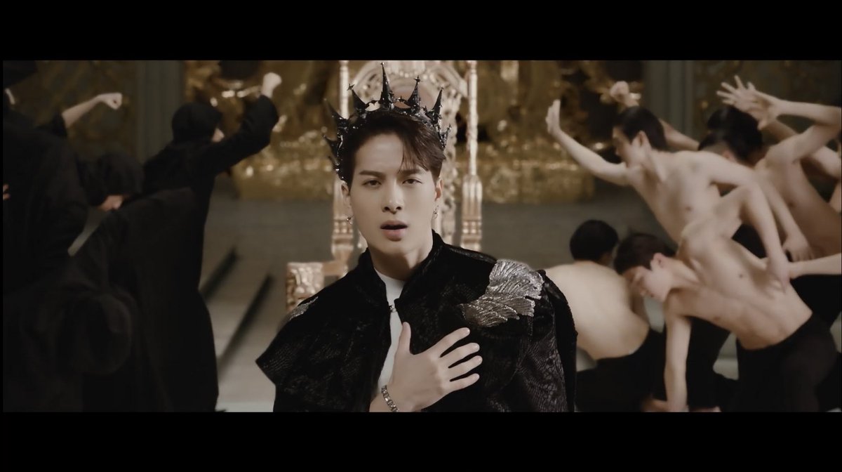 racho_igot7's tweet photo. 黒王子〜〜(;_;)(;_;)(;_;)
後ろのシュールさすごいけど上回るぐらいジェクがかっこよすぎる😭💗 https://t.co/eUNl1QEvzJ