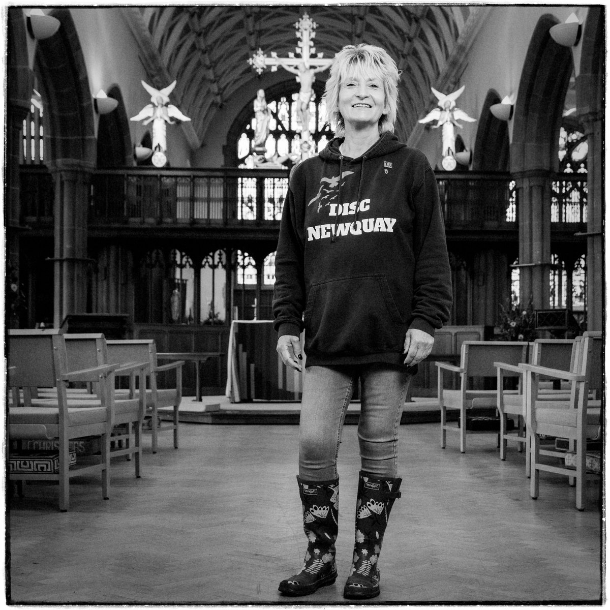 NewquayOf's tweet photo. We featured Monique from @DiscNewquay
in our #FacesofNewquay project last year, and now in 2020 they are doing great work supporting the most vulnerable in our community. Donate to them if you can: https://t.co/FLPka1NcDX Photography by @mikesearle
 with @NewquayOf https://t.co/1UuGx2fWBo