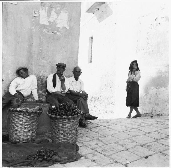 FarellaLuigi's tweet photo. Franco Pinna - Il Fotografo Sardo che racconto' la Basilicata attraverso la macchina Fotografica - p.3-  #francopinna #basilicata #anni50 #fotografo #pellicola #film #passione #italia #lucania #regionebasilicata #terranostra https://t.co/gAuMi2zEZU