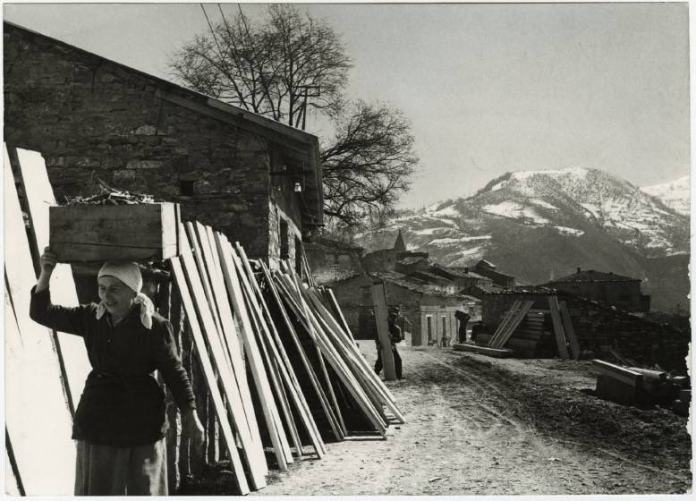 FarellaLuigi's tweet photo. Franco Pinna - Il Fotografo Sardo che racconto' la Basilicata attraverso la macchina Fotografica - p.1 -  #francopinna #basilicata #anni50 #fotografo #pellicola #film #passione #italia #lucania #regionebasilicata #terranostra https://t.co/uXeTT8JLRY
