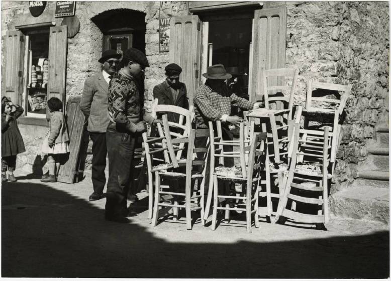 FarellaLuigi's tweet photo. Franco Pinna - Il Fotografo Sardo che racconto' la Basilicata attraverso la macchina Fotografica - p.1 -  #francopinna #basilicata #anni50 #fotografo #pellicola #film #passione #italia #lucania #regionebasilicata #terranostra https://t.co/uXeTT8JLRY