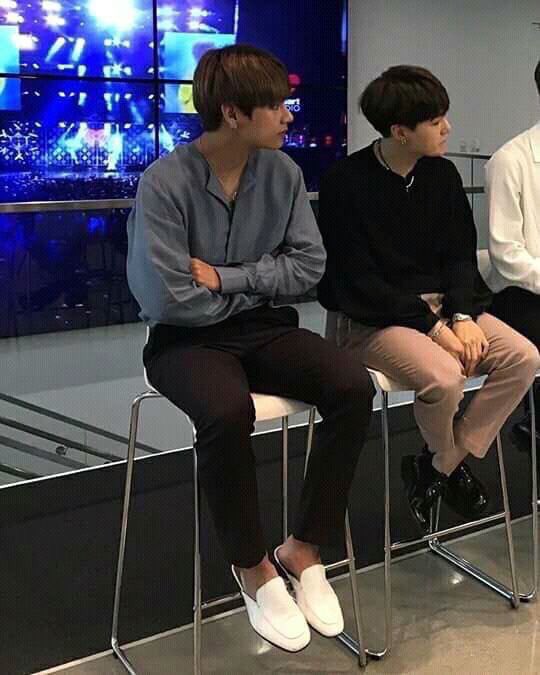 He peeks