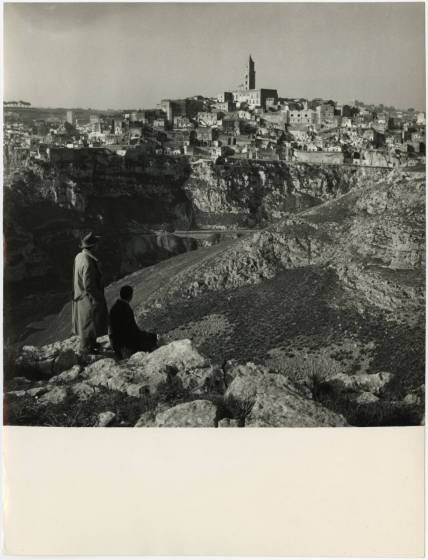 FarellaLuigi's tweet photo. Franco Pinna - Il Fotografo Sardo che racconto' la Basilicata attraverso la macchina Fotografica - p.4-  #francopinna #basilicata #anni50 #fotografo #pellicola #film #passione #italia #lucania #regionebasilicata #terranostra https://t.co/lYPFfRWJwy