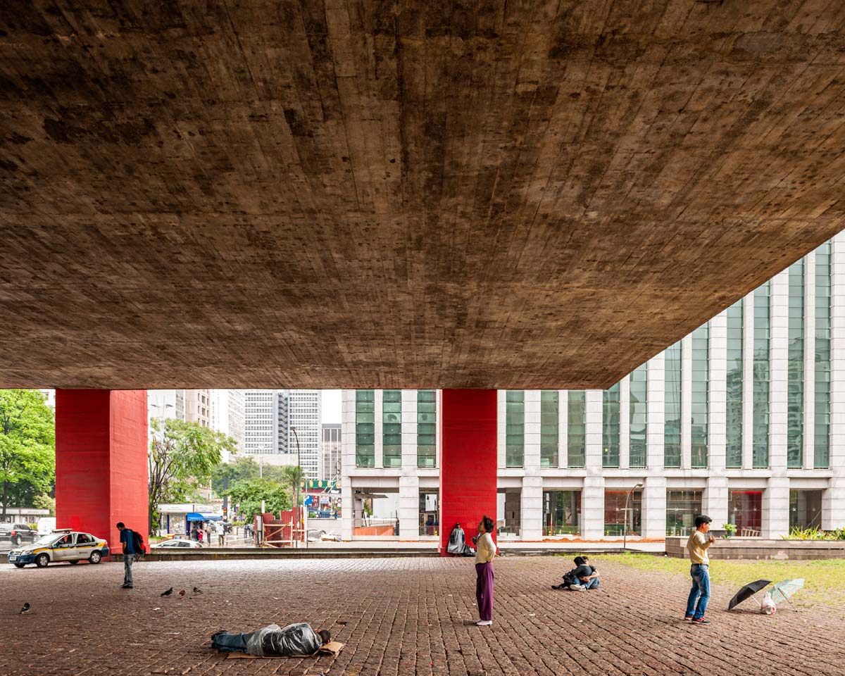 Calling all photo editors, photographers + #architecture fans, come + join <a href="/VIEWIMAGES/">VIEW</a> for a special virtual #photography festival tomorrow with discussions on Images and the Media, Photographing Infrastructure and the Human Landscape in Architecture 📢 

zoomedinfestival.com/index.html