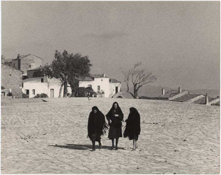 FarellaLuigi's tweet photo. Franco Pinna - Il Fotografo Sardo che racconto' la Basilicata attraverso la macchina Fotografica - p.6-  #francopinna #basilicata #anni50 #fotografo #pellicola #film #passione #italia #lucania #regionebasilicata #terranostra https://t.co/Oz8QBGANHJ