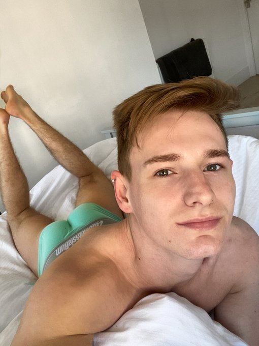 Good morning twitter😊 https://t.co/Ui6PkwvnSK