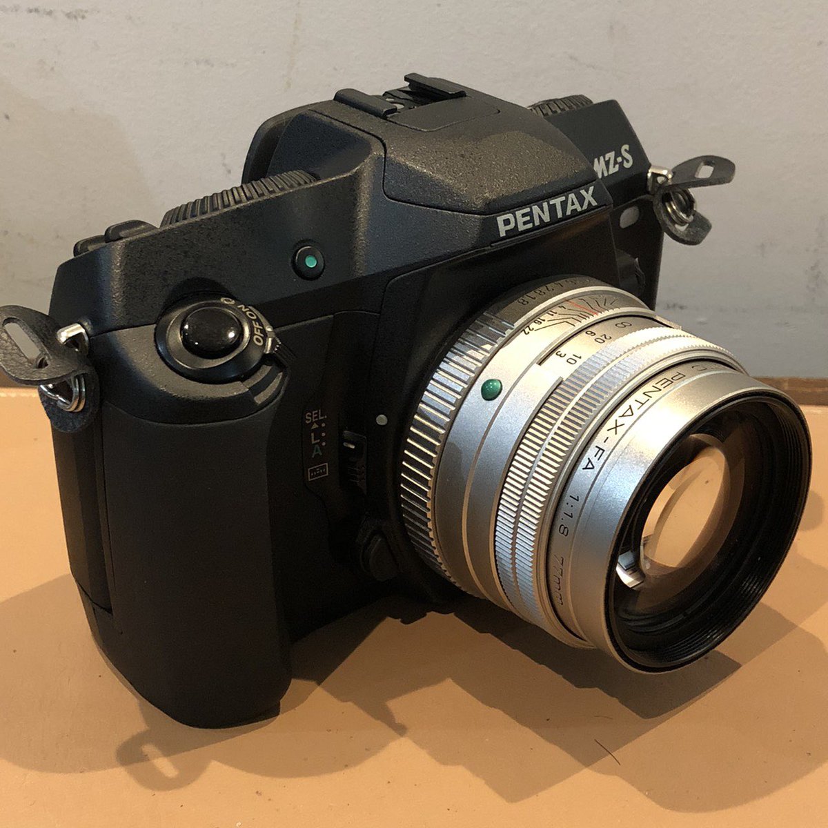 三葉堂寫眞機店 在庫情報 Pentax専門修理業者でメンテナンスしましたmz Sとlimitedレンズのご紹介です 写真を撮るのに黒と黒で揃えたかったのですが 商品は単体で販売中です そう上手くはいかないのが中古カメラなんですかね 笑 でもこの組み合わせ 三葉堂寫眞機店 在庫情報 Pentax専門修理業者でメンテナンスしましたmz Sとlimitedレンズのご紹介です 写真を撮るのに黒と黒で揃えたかったのですが 商品は単体で販売中です そう上手くはいかないのが中古カメラなんですかね 笑 でもこの組み合わせ