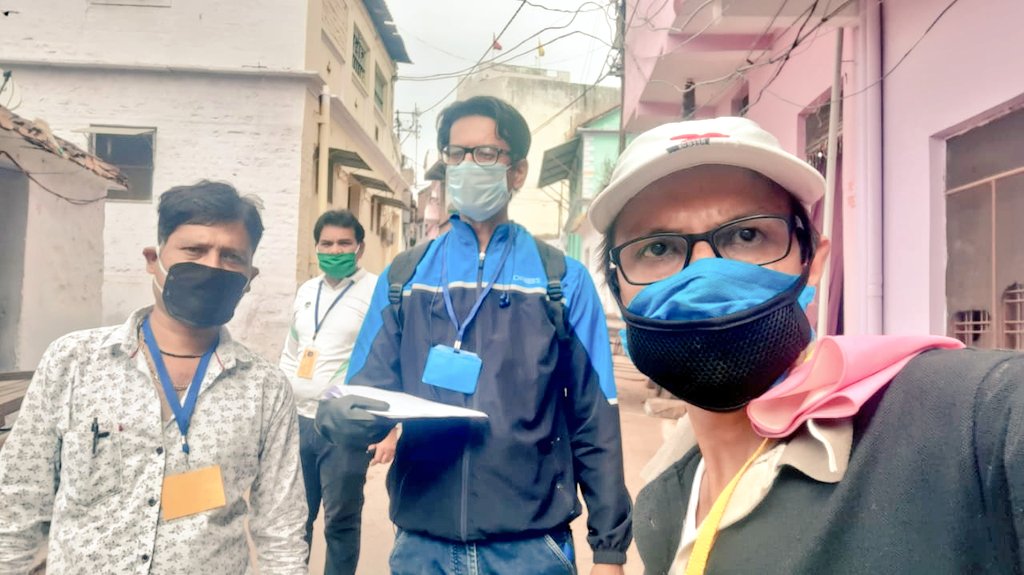 Rupeshguru1's tweet photo. Meet @TripathyAnkur87
Who is surveying  in #hotspotarea of #Sagar #MP with his team .
#proudofyoubro
@collectorsagar 
@OfficeofSSC 
@sagarcomisioner 
@projssagar 
@sagarjdjs https://t.co/xlA4E43dKl