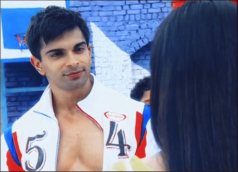 `tumhari hai?``well yahan itna acha game kisi aur ka ho hi nahi sakta!` #dillmillgayye || E1