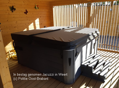 In het onderzoek naar de miljoenenfraude in de Kempen, hebben we vandaag de hoofdverdachte aangehouden in het Limburgse Weert. Ook veel luxe goederen in beslag genomen.  politie.nl/mijn-buurt/nie… #Bladel #Weert via <a href="/Politie/">Politie Nederland</a>